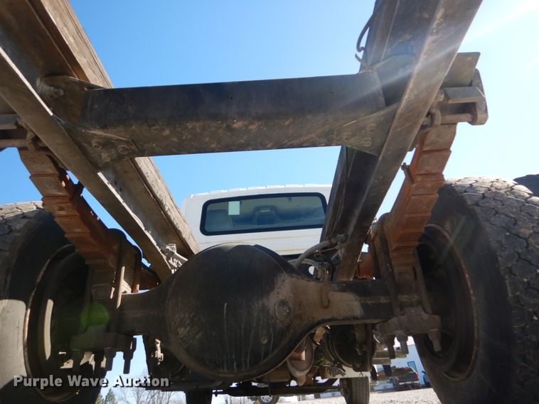 image for item GT9556 2005 International 4300  truck cab and chassis