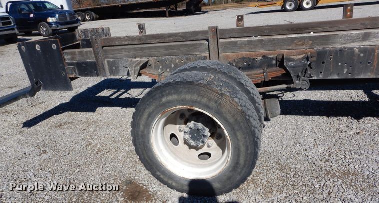 image for item GT9556 2005 International 4300  truck cab and chassis