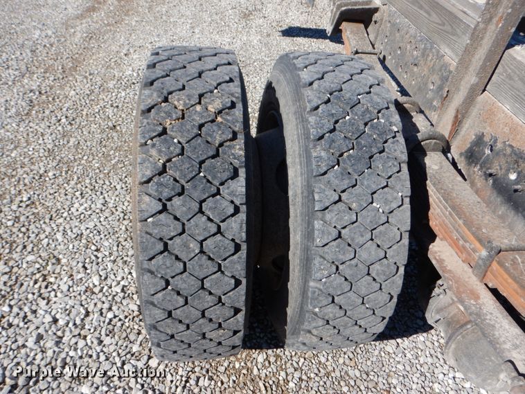 image for item GT9556 2005 International 4300  truck cab and chassis