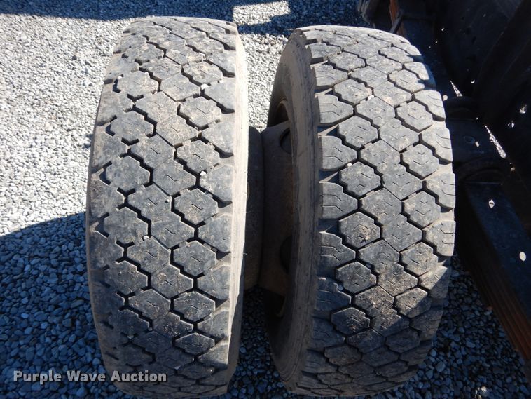 image for item GT9556 2005 International 4300  truck cab and chassis