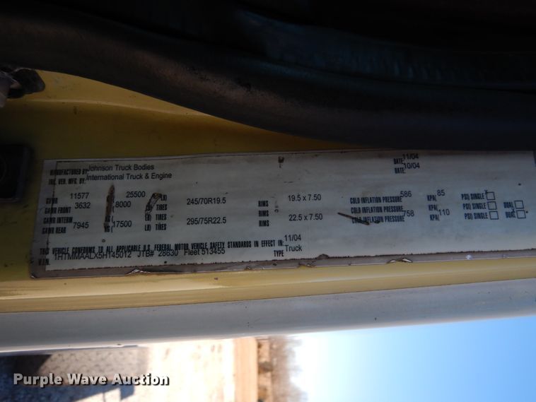 image for item GT9556 2005 International 4300  truck cab and chassis