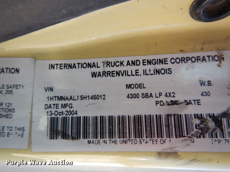 image for item GT9556 2005 International 4300  truck cab and chassis