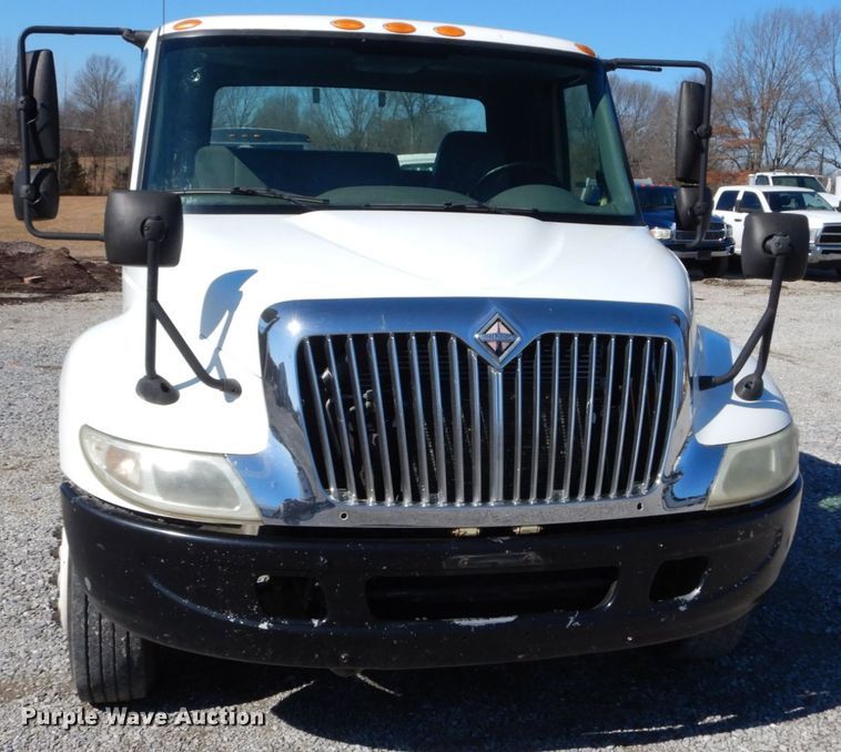 image for item GT9558 2005 International 4300  truck cab and chassis