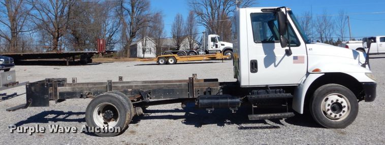 image for item GT9558 2005 International 4300  truck cab and chassis