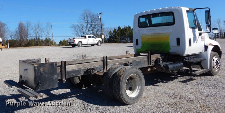 image for item GT9558 2005 International 4300  truck cab and chassis