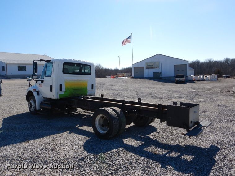 image for item GT9558 2005 International 4300  truck cab and chassis