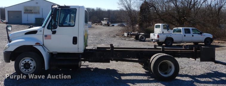 image for item GT9558 2005 International 4300  truck cab and chassis
