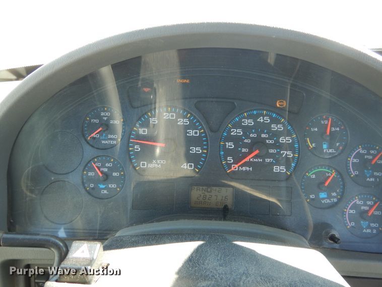 image for item GT9558 2005 International 4300  truck cab and chassis