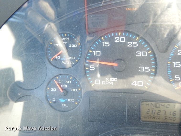 image for item GT9558 2005 International 4300  truck cab and chassis