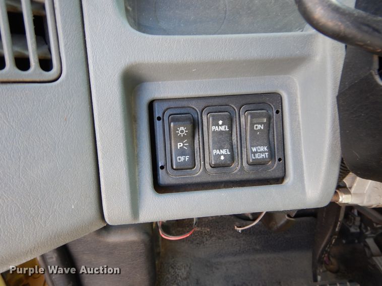 image for item GT9558 2005 International 4300  truck cab and chassis