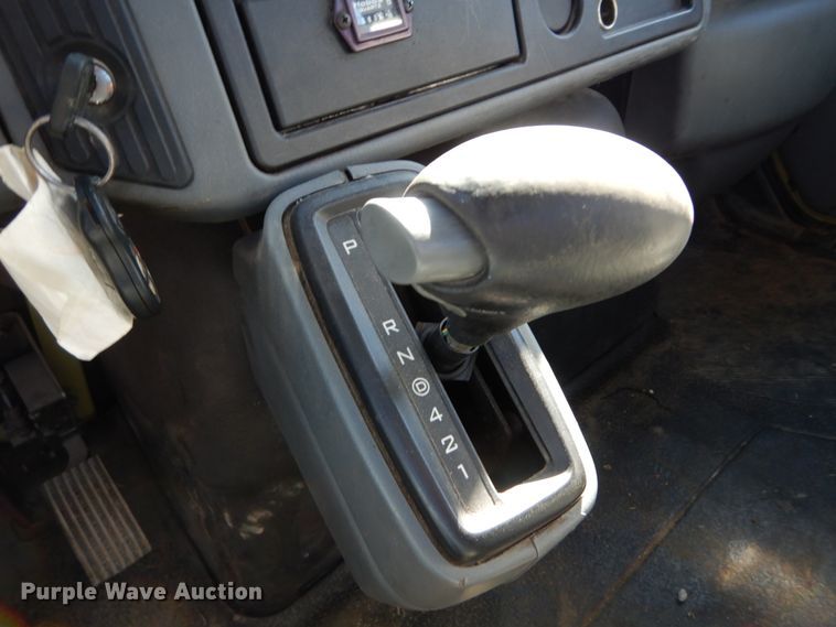 image for item GT9558 2005 International 4300  truck cab and chassis