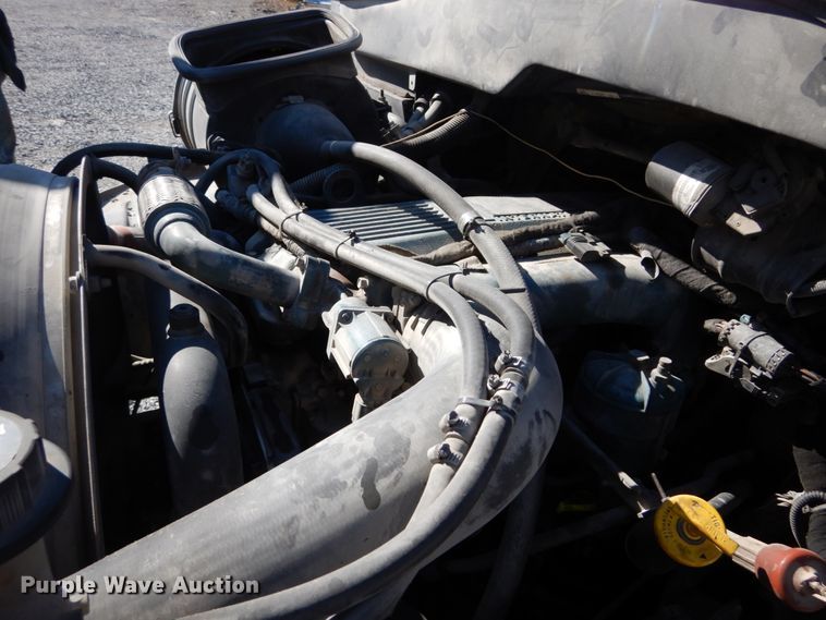 image for item GT9558 2005 International 4300  truck cab and chassis