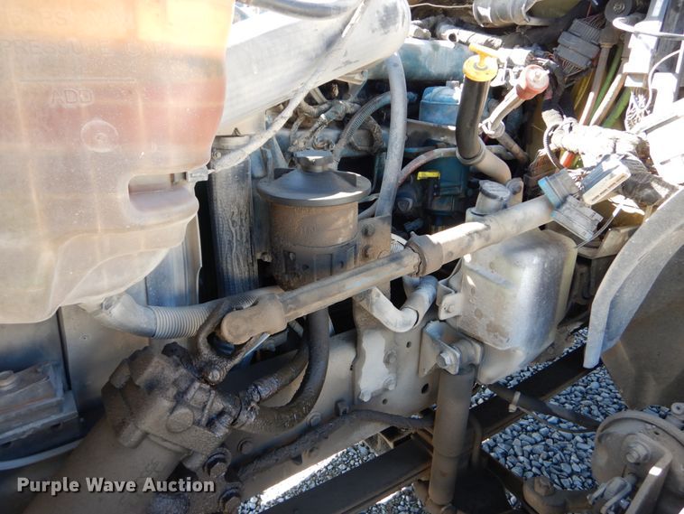 image for item GT9558 2005 International 4300  truck cab and chassis