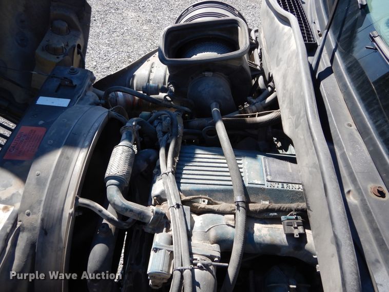 image for item GT9558 2005 International 4300  truck cab and chassis