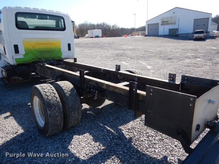 image for item GT9558 2005 International 4300  truck cab and chassis