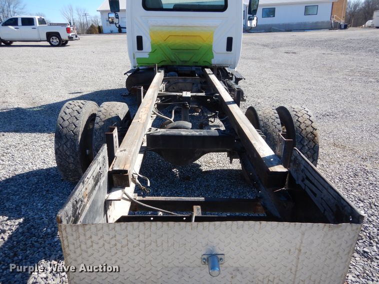 image for item GT9558 2005 International 4300  truck cab and chassis