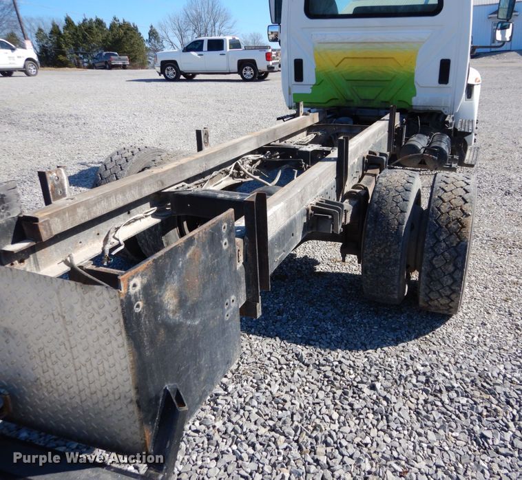 image for item GT9558 2005 International 4300  truck cab and chassis