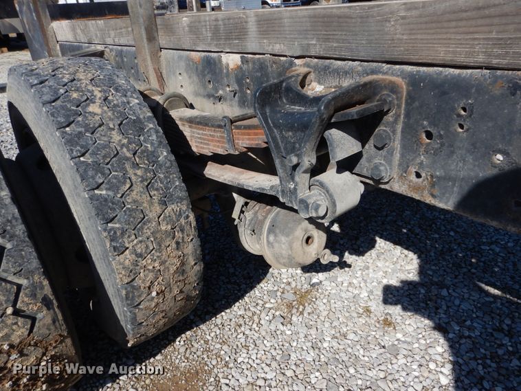 image for item GT9558 2005 International 4300  truck cab and chassis