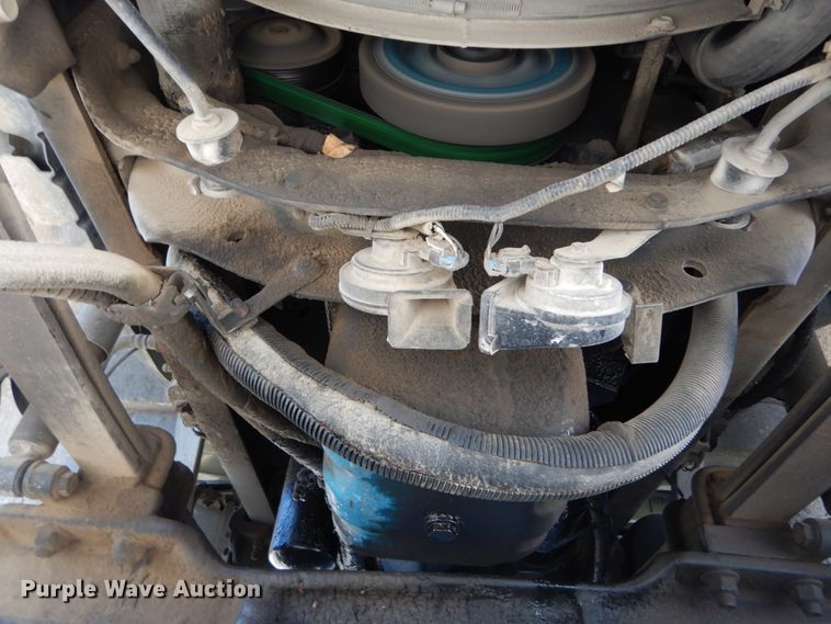 image for item GT9558 2005 International 4300  truck cab and chassis