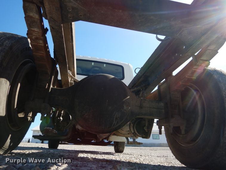 image for item GT9558 2005 International 4300  truck cab and chassis