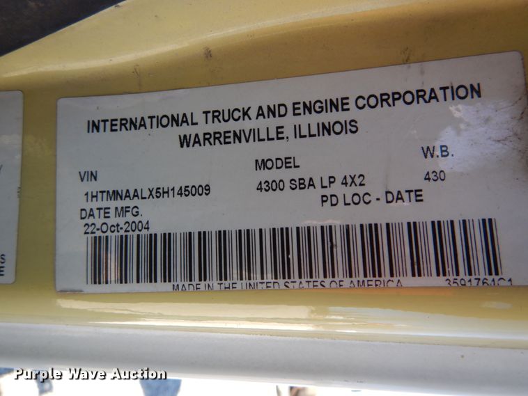 image for item GT9558 2005 International 4300  truck cab and chassis