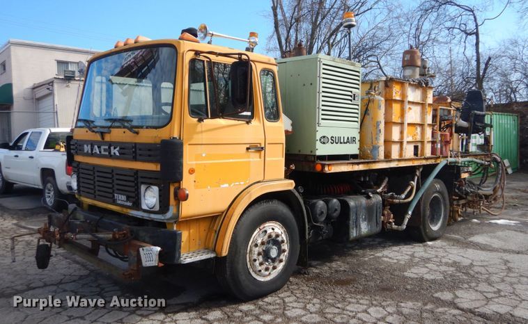 image for item GT9573 1989 Mack MS300P  paint striping truck