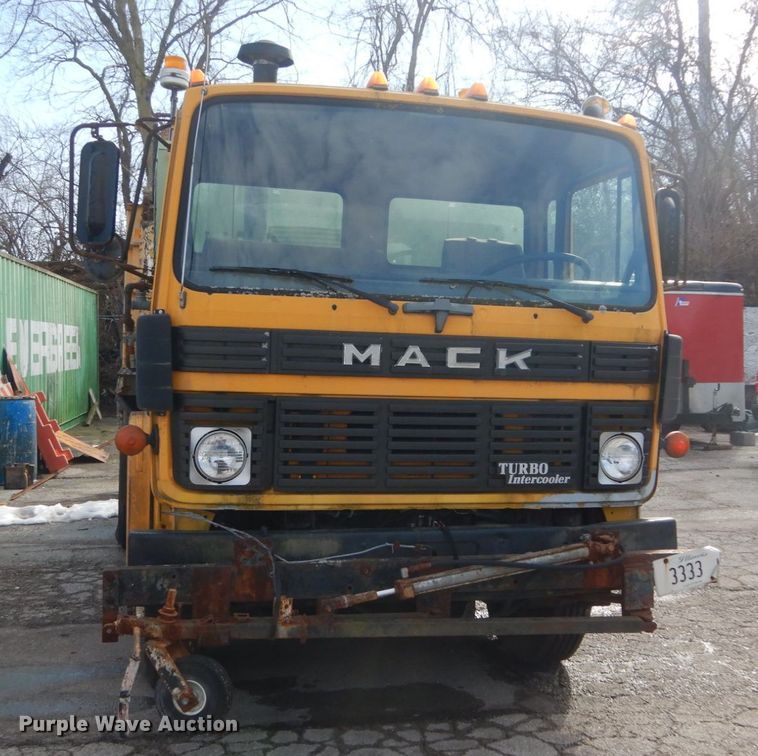 image for item GT9573 1989 Mack MS300P  paint striping truck