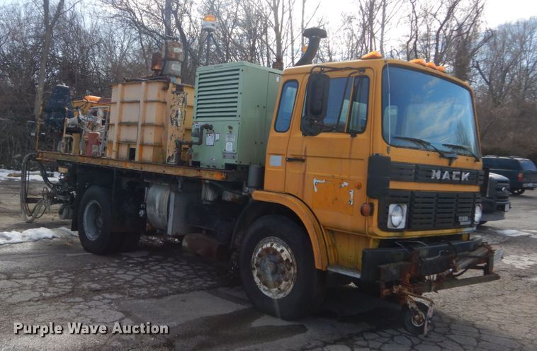 image for item GT9573 1989 Mack MS300P  paint striping truck