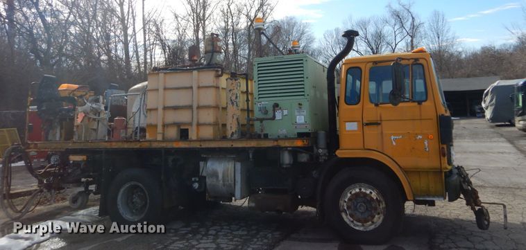 image for item GT9573 1989 Mack MS300P  paint striping truck