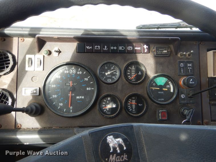 image for item GT9573 1989 Mack MS300P  paint striping truck