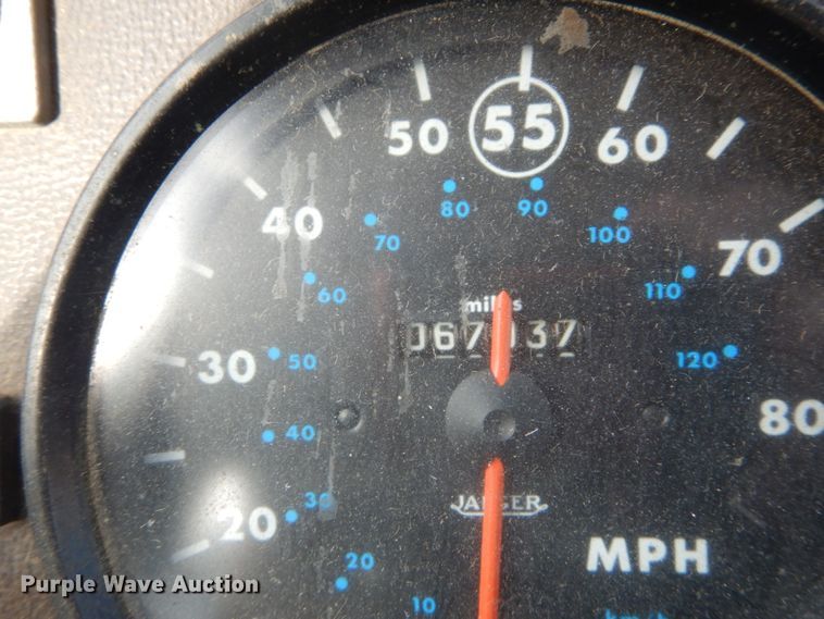 image for item GT9573 1989 Mack MS300P  paint striping truck