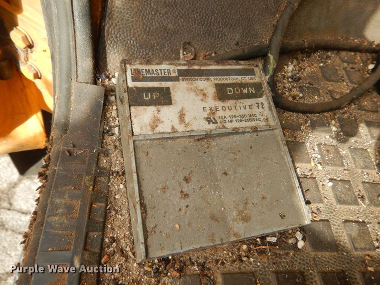 image for item GT9573 1989 Mack MS300P  paint striping truck