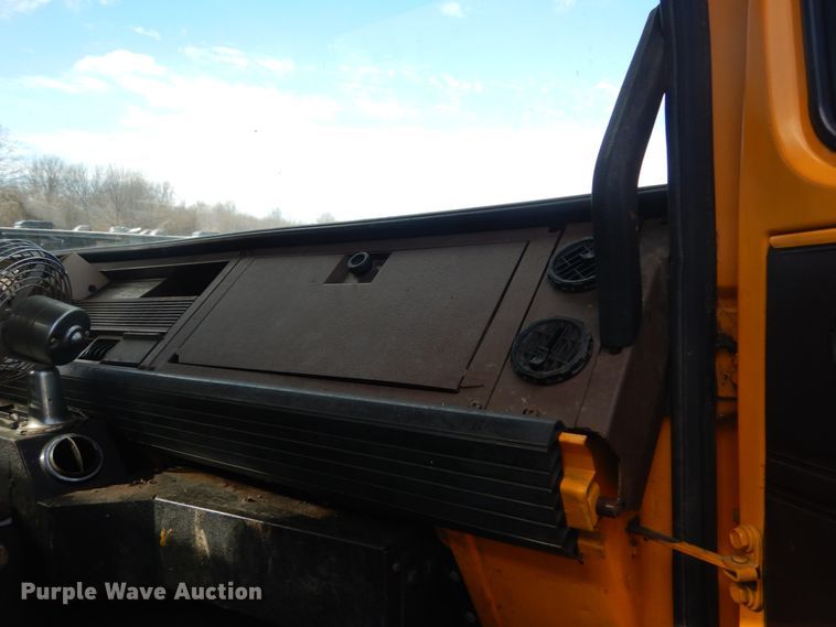 image for item GT9573 1989 Mack MS300P  paint striping truck