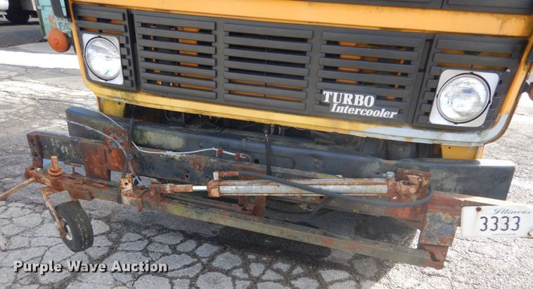 image for item GT9573 1989 Mack MS300P  paint striping truck