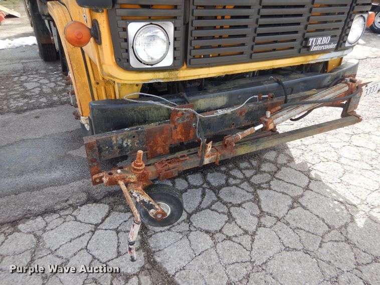 image for item GT9573 1989 Mack MS300P  paint striping truck