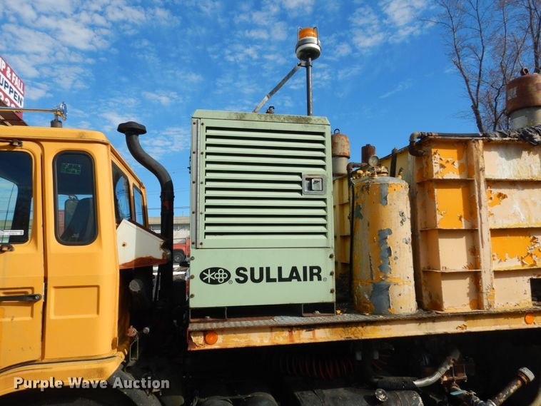 image for item GT9573 1989 Mack MS300P  paint striping truck