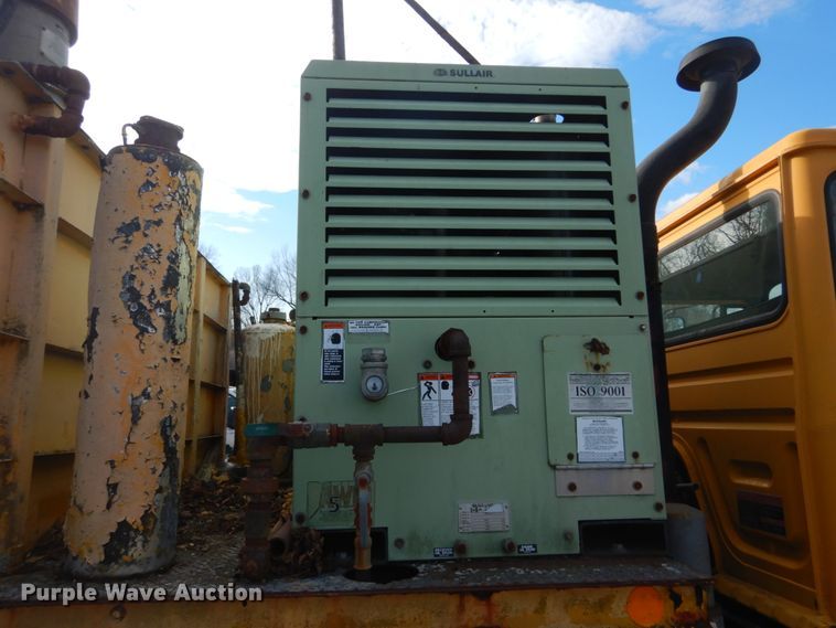 image for item GT9573 1989 Mack MS300P  paint striping truck