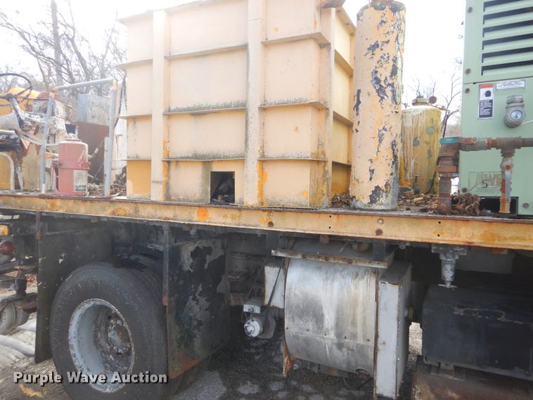 image for item GT9573 1989 Mack MS300P  paint striping truck