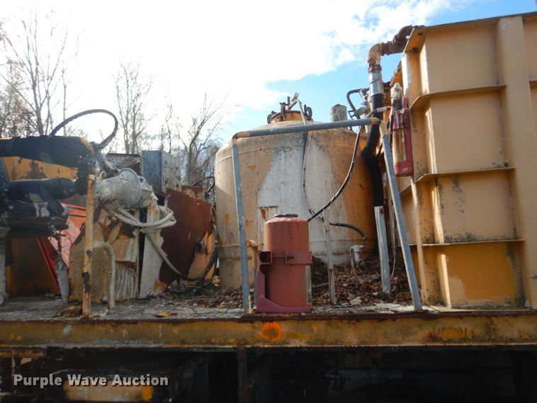 image for item GT9573 1989 Mack MS300P  paint striping truck