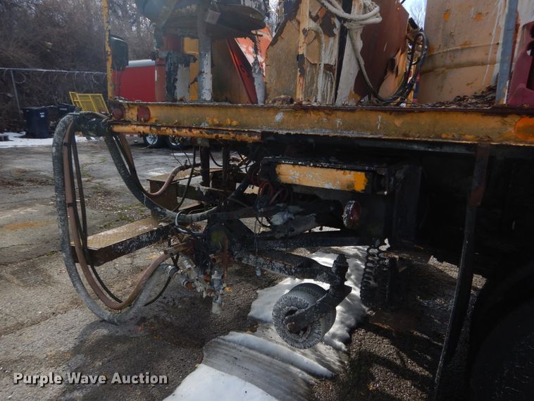 image for item GT9573 1989 Mack MS300P  paint striping truck