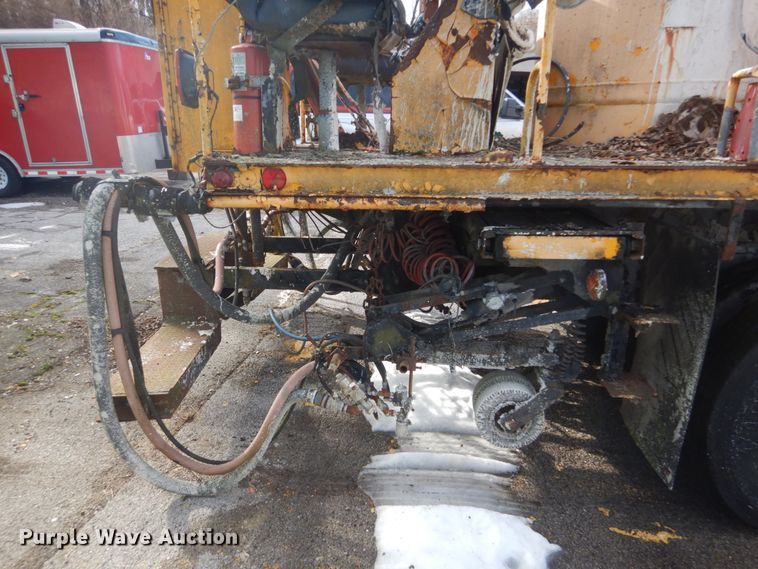 image for item GT9573 1989 Mack MS300P  paint striping truck