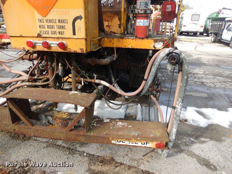 image for item GT9573 1989 Mack MS300P  paint striping truck