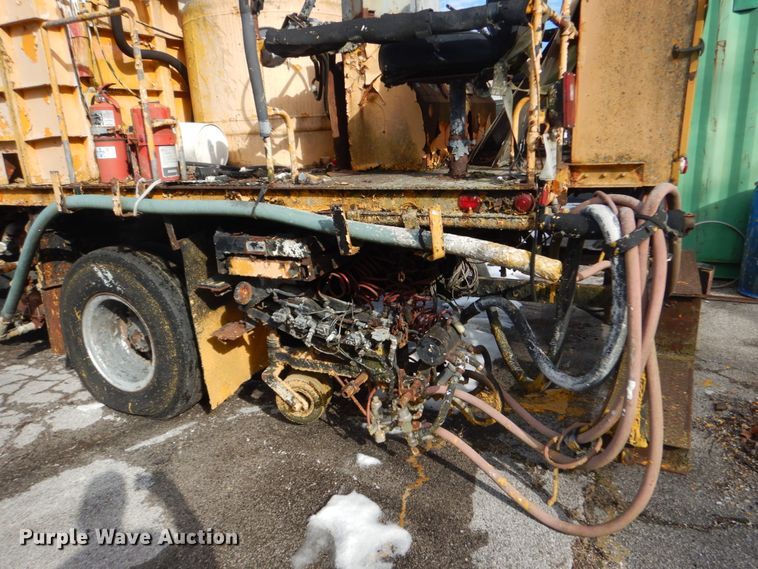 image for item GT9573 1989 Mack MS300P  paint striping truck