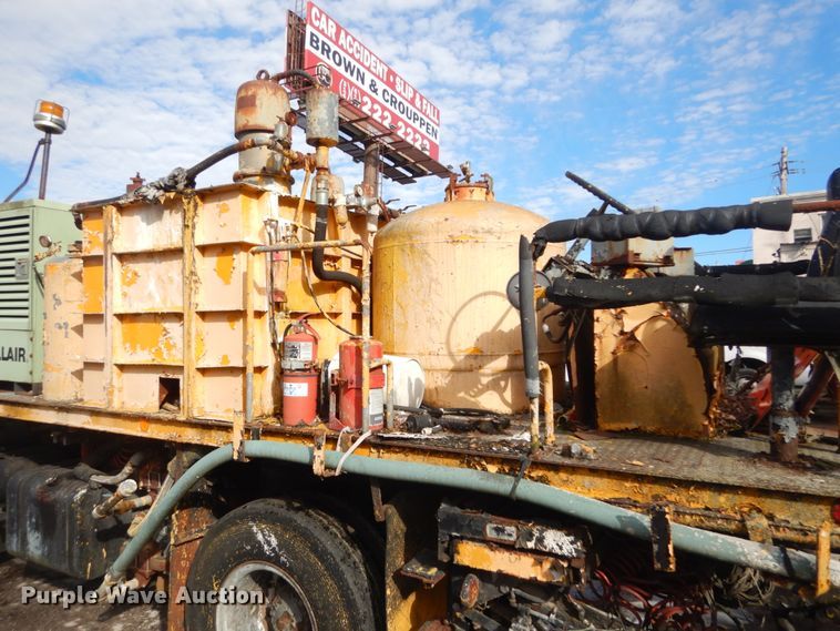 image for item GT9573 1989 Mack MS300P  paint striping truck