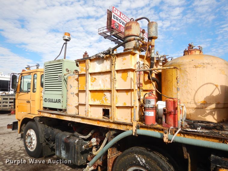 image for item GT9573 1989 Mack MS300P  paint striping truck