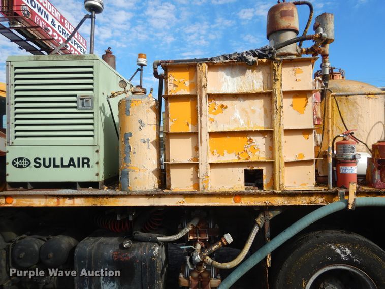 image for item GT9573 1989 Mack MS300P  paint striping truck