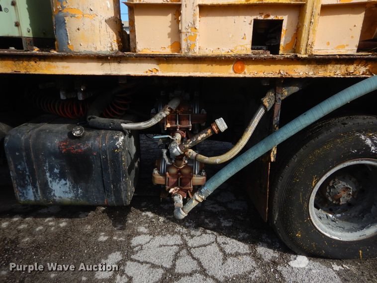 image for item GT9573 1989 Mack MS300P  paint striping truck