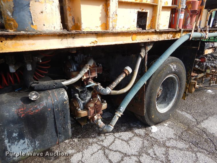 image for item GT9573 1989 Mack MS300P  paint striping truck