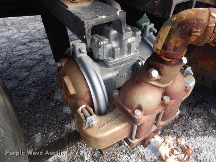 image for item GT9573 1989 Mack MS300P  paint striping truck