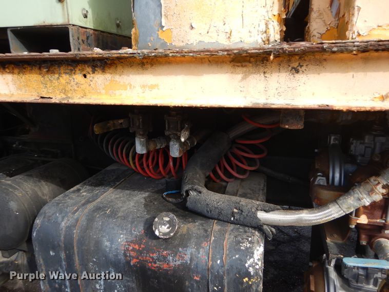 image for item GT9573 1989 Mack MS300P  paint striping truck